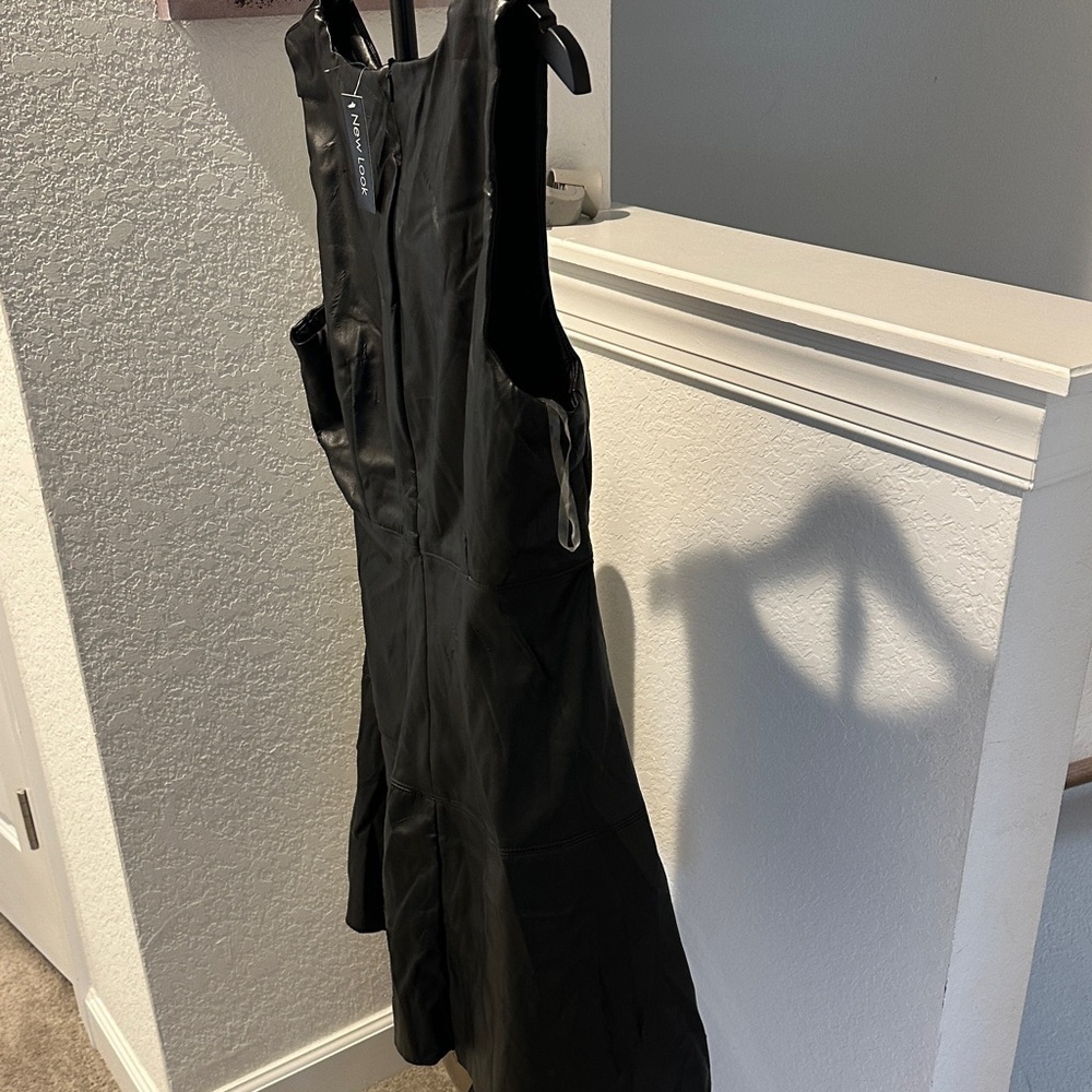 New Look Black Faux Leather Sleeveless Shift Dress with a Pocket - Picture 4 of 7